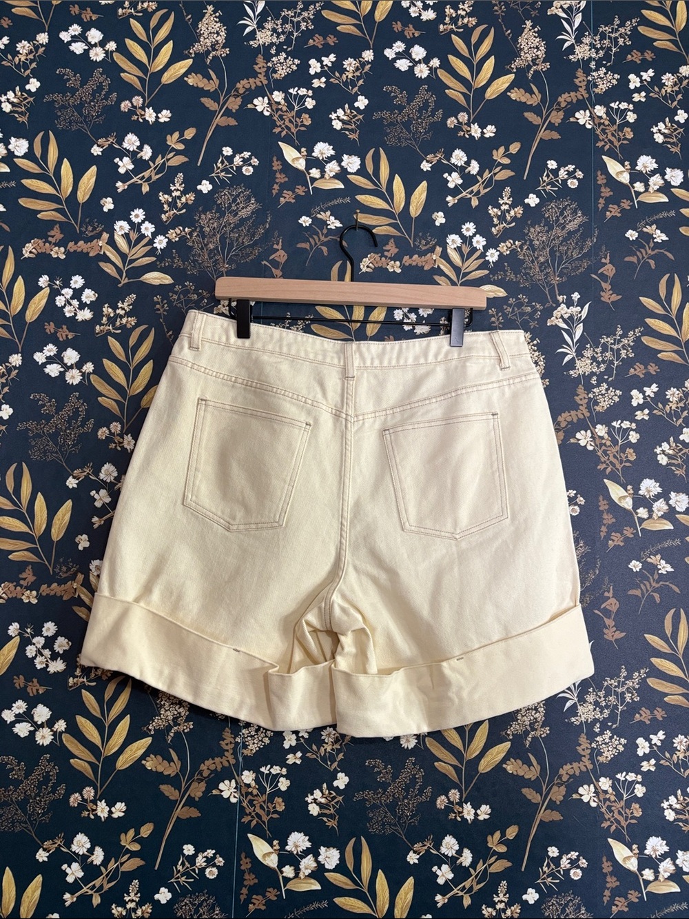 Future Collective Cream High-Rise Cotton Shorts Size 12 - Picture 2 of 6